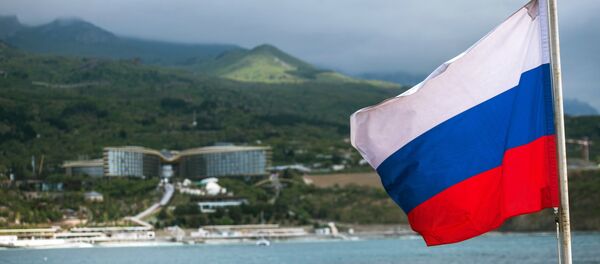 Российский триколор на палубе парусника Херсонес в Крыму Российский триколор на палубе парусника Херсонес в Крыму - Sputnik Абхазия