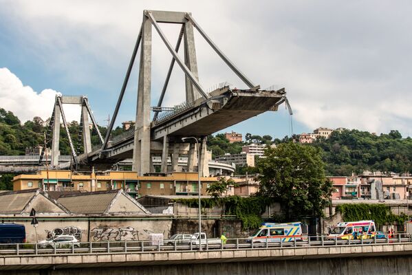 На месте обрушения автомобильного моста Моранди в Генуе - Sputnik Абхазия