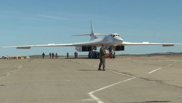 Ракетоносцы Ту-160 впервые приземлились на Чукотке - Sputnik Абхазия