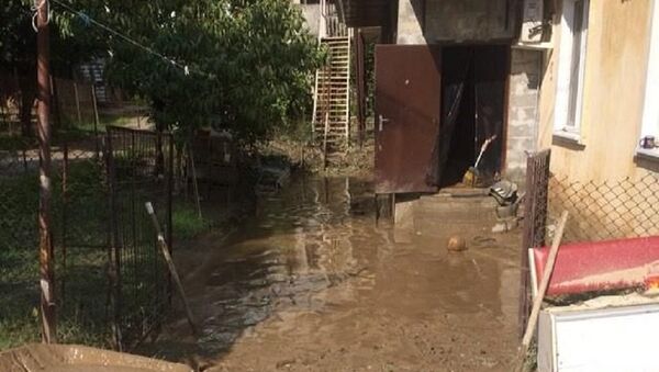Ливневый дождь подтопил улицы и дома в Сухуме - Sputnik Абхазия