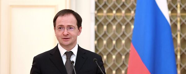 Передача музею-заповеднику Гатчина картин, похищенных в годы Великой Отечественной войны Передача музею-заповеднику Гатчина картин, похищенных в годы Великой Отечественной войны - Sputnik Абхазия