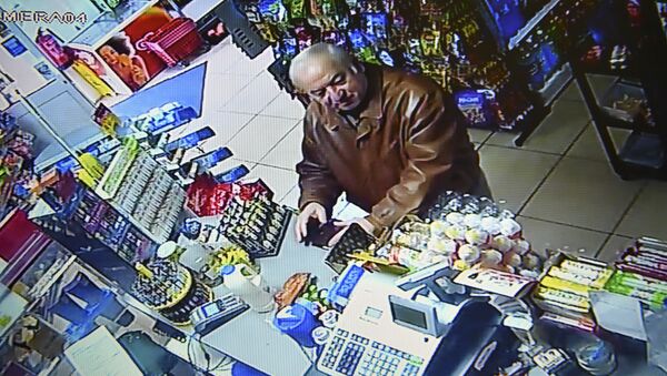 Сергей Скрипаль в супермаркете 27 февраля 2018 года, архивное фото - Sputnik Абхазия