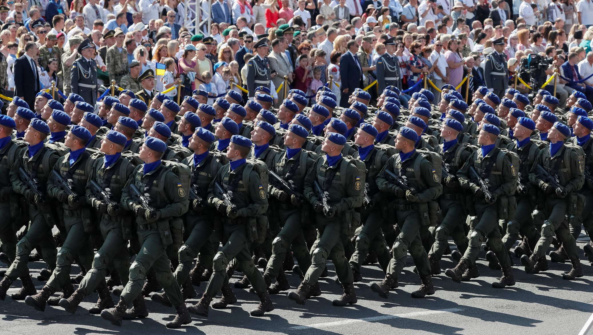 Гимн националистов. Военный марш Украины. Парад чиновников.