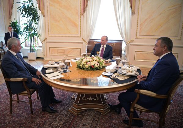 Президент РФ В. Путин встретился с президентом Республики Абхазия Р. Хаджимбой и президентом Республики Южная Осетия А. Бибиловым - Sputnik Абхазия