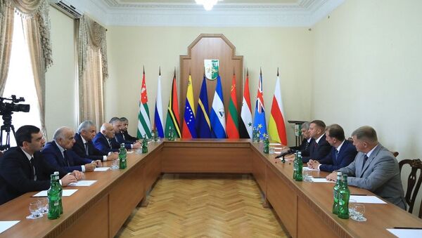 Президент Республики Абхазия Рауль Хаджимба принял делегацию Совета Федерации России - Sputnik Абхазия