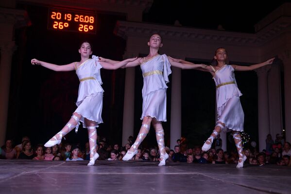 Праздничный концерт посвященный десятилетию международного признания независимости Абхазии - Sputnik Абхазия