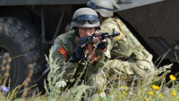Военнослужащие Киргизии участвуют в совместном военном антитеррористическом командно-штабном учении вооруженных сил государств – членов ШОС Мирная миссия – 2018 на полигоне в Чебаркуле - Sputnik Абхазия