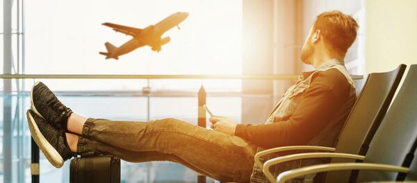 Пассажир в аэропорту Пассажир в аэропорту - Sputnik Абхазия