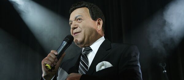 Депутат Государственной Думы РФ Иосиф Кобзон во время выступления на вечеринке в честь юбилея Prado Cafе. - Sputnik Абхазия