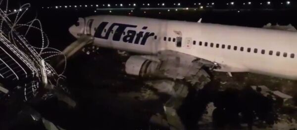 Пассажирский самолет Boeing 737 авиакомпании Utair загорелся после посадки в Сочи Пассажирский самолет Boeing 737 авиакомпании Utair загорелся после посадки в Сочи - Sputnik Абхазия