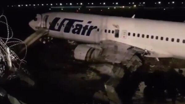 Пассажирский самолет Boeing 737 авиакомпании Utair загорелся после посадки в Сочи - Sputnik Абхазия