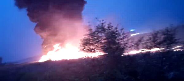 Шлейф от пламени после того, как пассажирский самолет Utair Boeing 737 совершил грубую посадку и загорелся в Сочи Шлейф от пламени после того, как пассажирский самолет Utair Boeing 737 совершил грубую посадку и загорелся в Сочи - Sputnik Абхазия