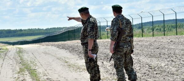 Украинский пограничник на российско-украинской границе Украинский пограничник на российско-украинской границе - Sputnik Абхазия