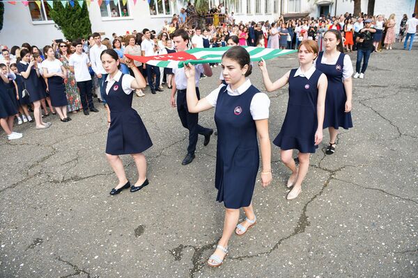 День знаний в 10-ой средней школе - Sputnik Абхазия