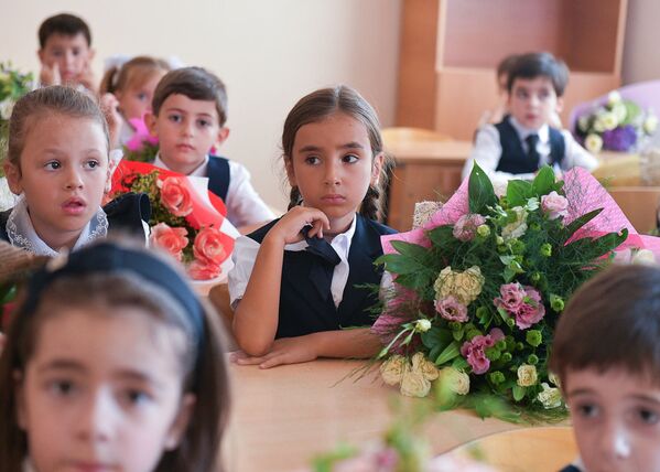 День знаний в 2-ой средней школе - Sputnik Абхазия