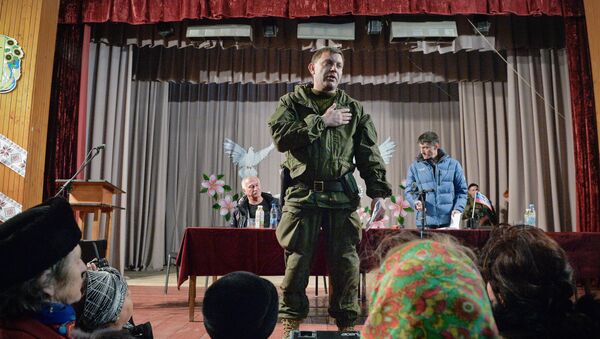 Премьер-министр ДНР Александр Захарченко на встрече с жителями города Новоазовска Донецкой области - Sputnik Абхазия