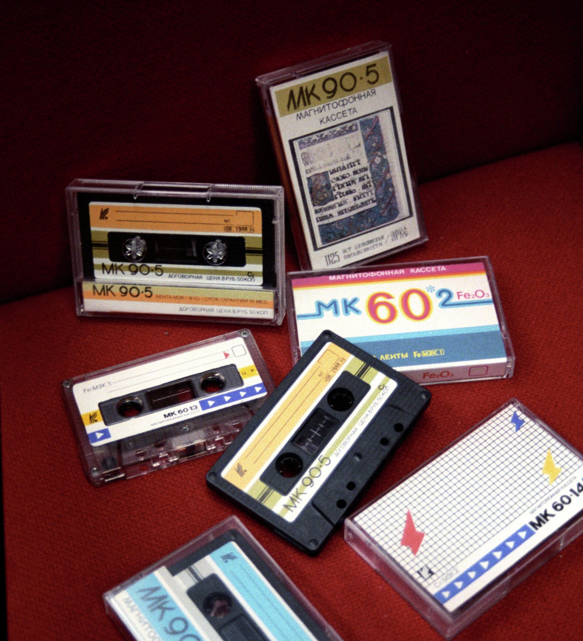 Кассеты 90 х. Кассеты 90х transmissions. Audio Cassette 90. Магнитофонные кассеты 90-х. Кассета 90е.