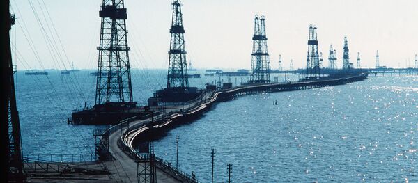 Нефтяные вышки на Каспийском море в Азербайджане. Нефтяные вышки на Каспийском море в Азербайджане. - Sputnik Абхазия
