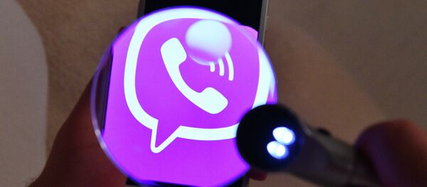 Логотип мессенджера Viber на экране смартфона Логотип мессенджера Viber на экране смартфона - Sputnik Абхазия