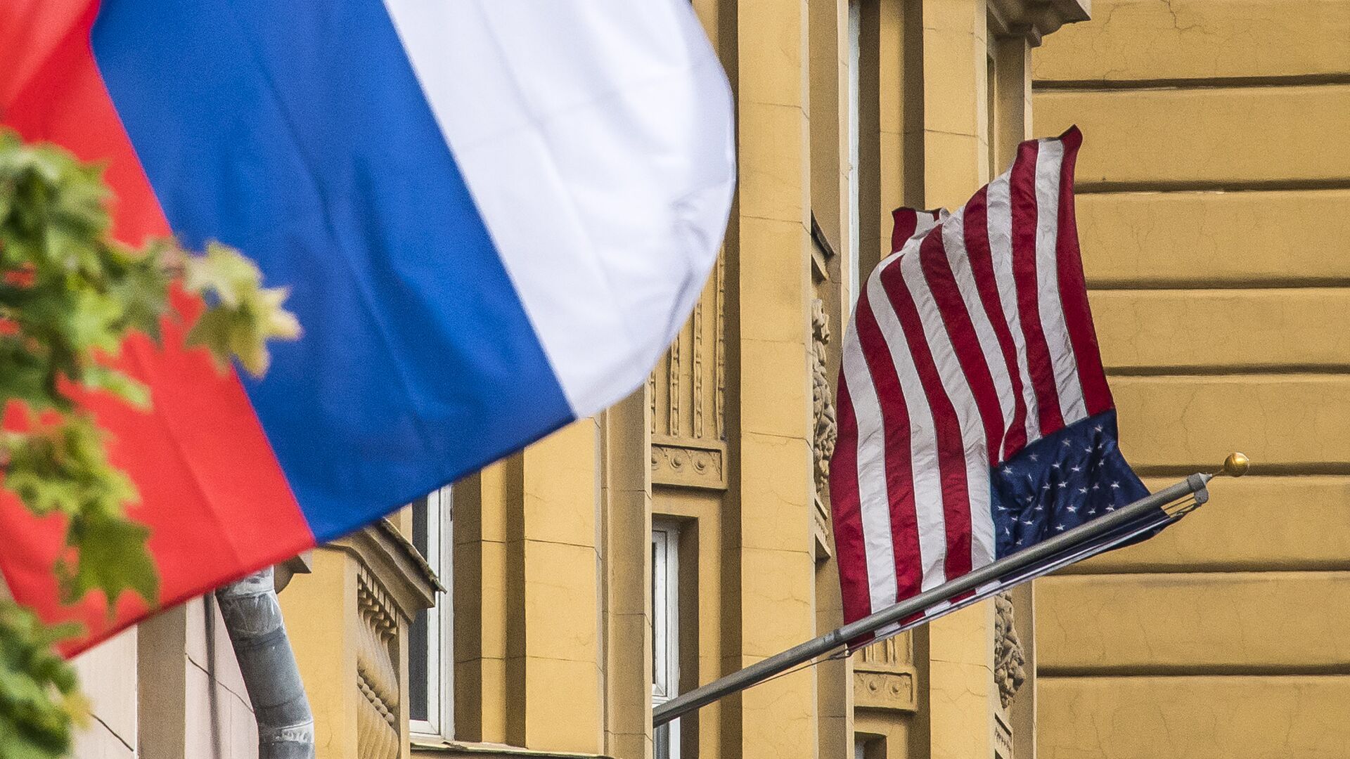 Флаги США и России - Sputnik Абхазия, 1920, 19.05.2021