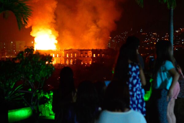 Пожар в здании Национального музея Бразилии в Рио-де-Жанейро - Sputnik Абхазия