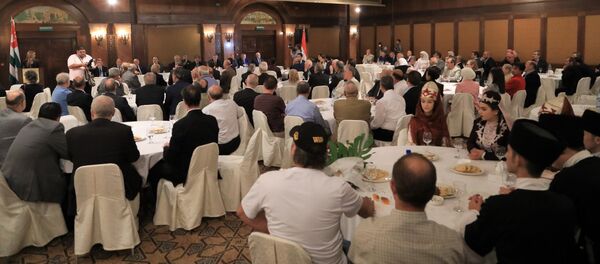 Встреча президента Республики Абхазия Рауля Хаджимба с сирийской абхазской диаспорой в Дамаске во время официального визита в Сирию. - Sputnik Абхазия