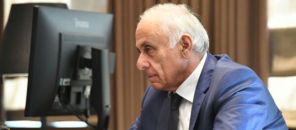 Первая рабочая встреча Премьер-министра Республики Абхазия Геннадия Гагулия с вице-премьером правительства Российской Федерации Виталием Мутко в Москве Первая рабочая встреча Премьер-министра Республики Абхазия Геннадия Гагулия с вице-премьером правительства Российской Федерации Виталием Мутко в Москве - Sputnik Абхазия