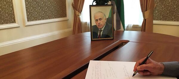 Книги соболезнований в память о Геннадии Гагулия в Посольстве Абхазии в Москве Книги соболезнований в память о Геннадии Гагулия в Посольстве Абхазии в Москве - Sputnik Абхазия