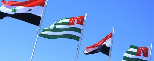 Флаги Сирии и Абхазии Флаги Сирии и Абхазии - Sputnik Абхазия