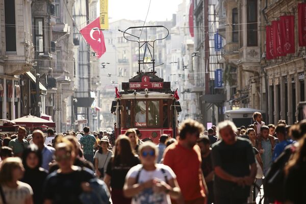 Одна из самых популярных улиц в Стамбуле под названием Истикляль - Sputnik Абхазия
