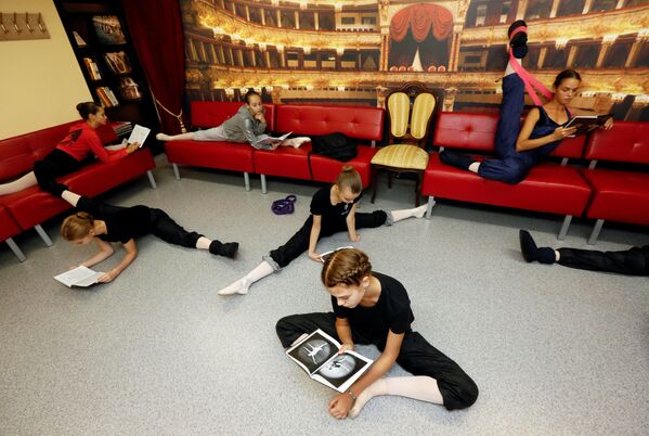 Подготовка к экзамену в Красноярском хореографическом училище - Sputnik Абхазия