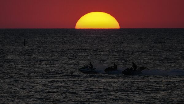Закат Солнца над Черным морем. - Sputnik Абхазия