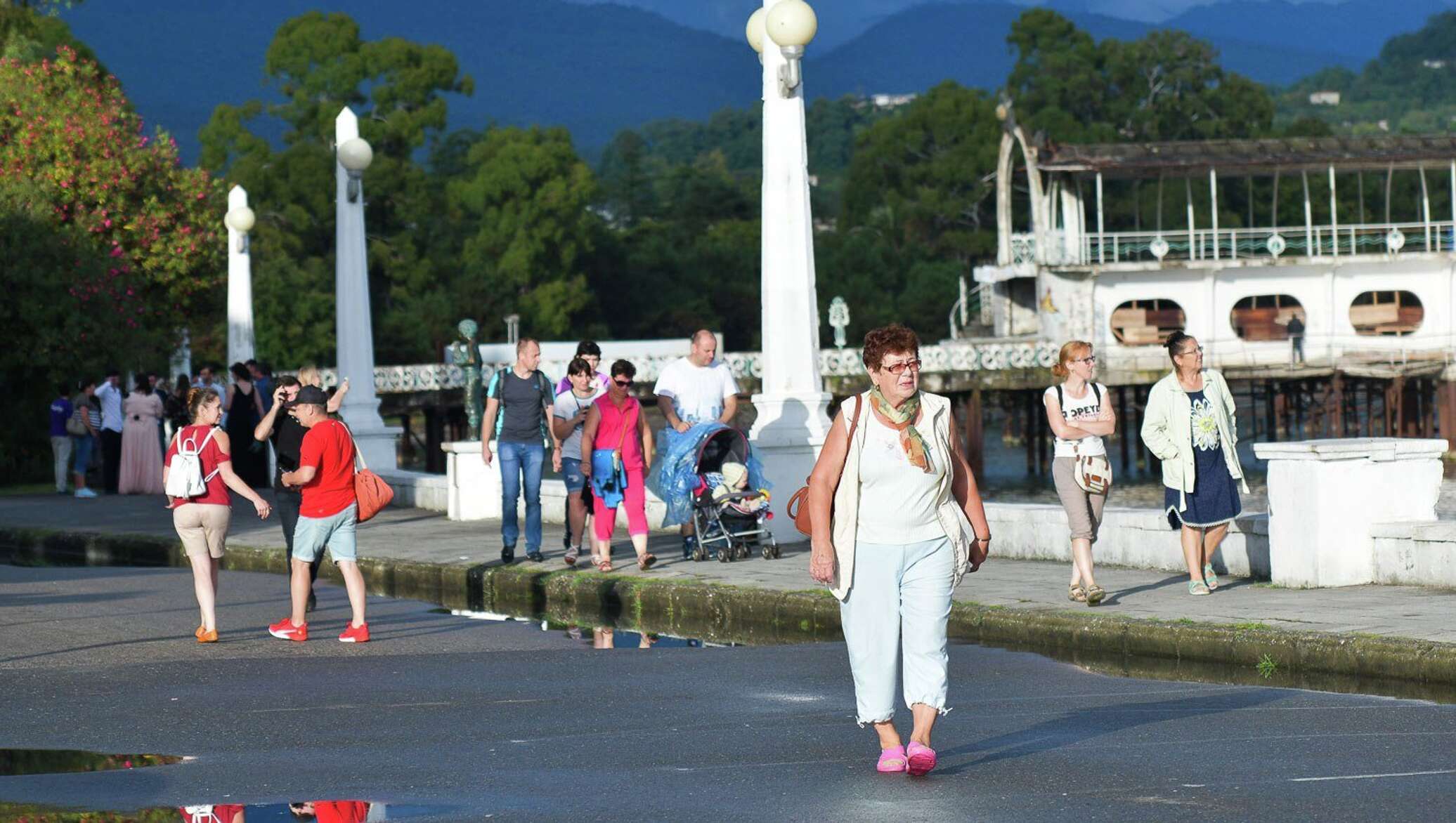 Прогноз погоды абхазия на 10. Семинар в Абхазии. Абхазия как одеваться женщине на отдых. Как одеваются местные женщины в Абхазии.