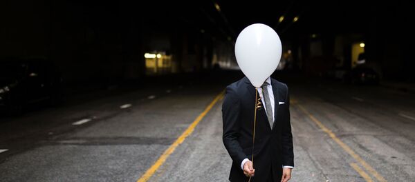 Мужчина с воздушным шаром Мужчина с воздушным шаром - Sputnik Абхазия