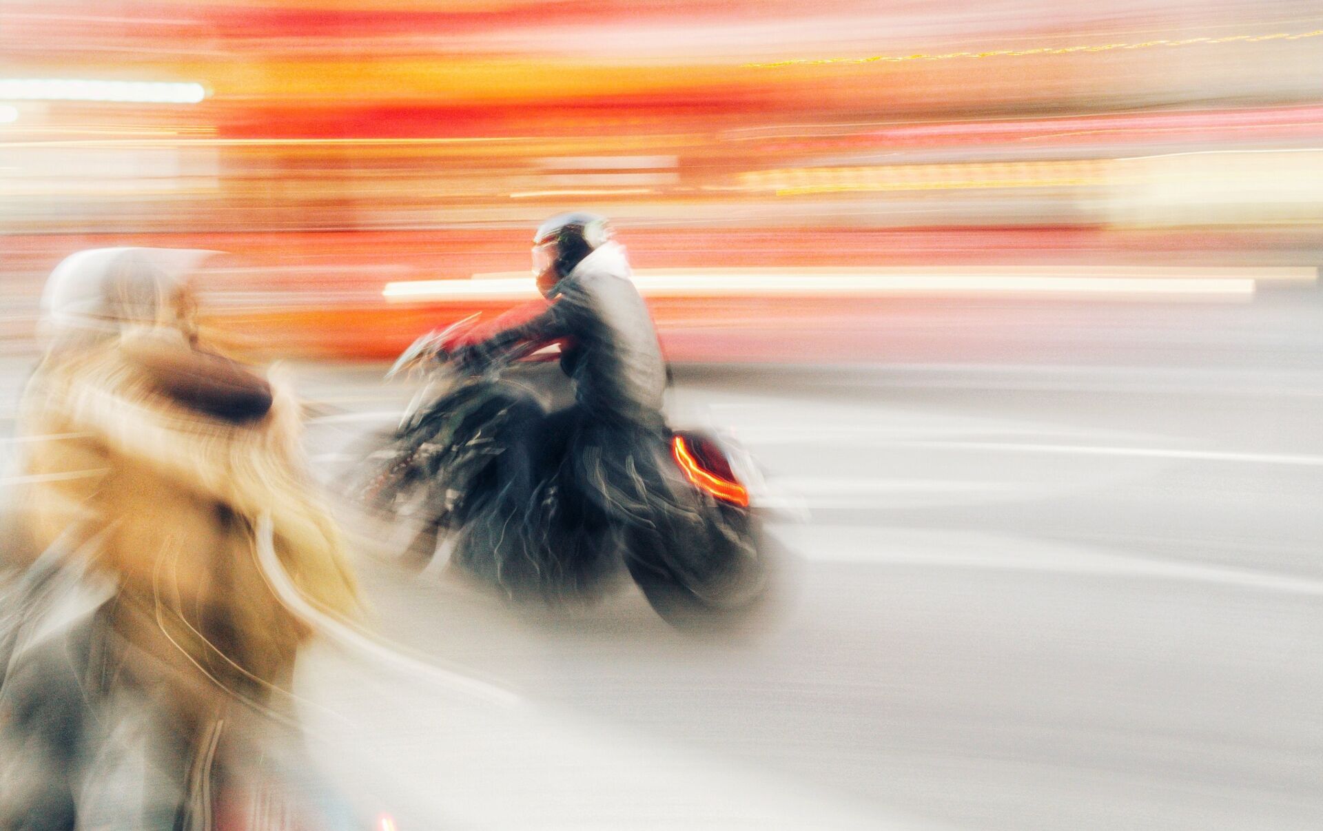 Новый догнать. Статусы мотоциклистов. Скорость мотоцикл конь картинка женщина.