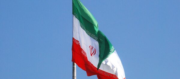 Флаг Ирана на одной из улиц Тегерана. Флаг Ирана на одной из улиц Тегерана. - Sputnik Абхазия