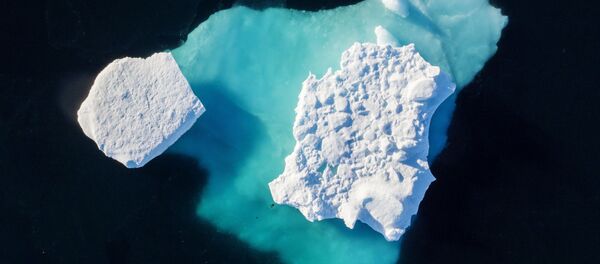 Дрейфующий во фьорде айсберг, Гренландия - Sputnik Абхазия