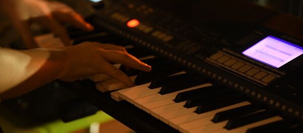 Оторвались не по-детски: как Каданс отжигал на улице Оторвались не по-детски: как Каданс отжигал на улице - Sputnik Абхазия