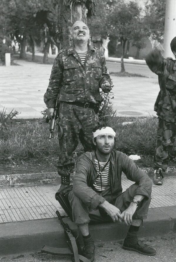 Командующий Гумистинским фронтом генерал Сергей Дбар и комбат Салытбей (Ака) Ардзинба, 27 сентября 1993 года. - Sputnik Абхазия