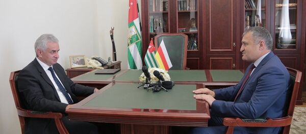 Встреча Президента Республики Абхазия Рауля Хаджимба и Президента Республики Южная Осетия Анатолия Бибилова Встреча Президента Республики Абхазия Рауля Хаджимба и Президента Республики Южная Осетия Анатолия Бибилова - Sputnik Абхазия