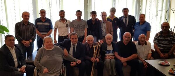 Аибашьра аветеранцәа-аинвалидцәа ирыдныҳәалеит Гагра араион анапхгара Аибашьра аветеранцәа-аинвалидцәа ирыдныҳәалеит Гагра араион анапхгара - Sputnik Аҧсны