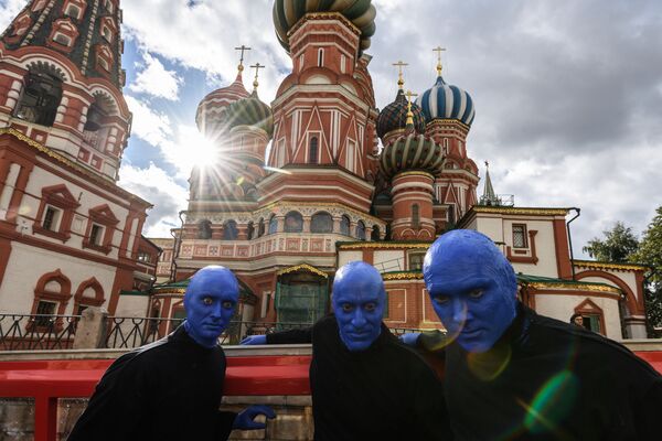 Участники Blue Man Group в Москве - Sputnik Абхазия