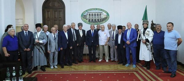Президент Республики Абхазия Рауль Хаджимба встретился с делегацией представителей республик Северного Кавказа, оказывавшими всестороннюю помощь Республике Абхазия в годы Отечественной войны 1992-1993 годов Президент Республики Абхазия Рауль Хаджимба встретился с делегацией представителей республик Северного Кавказа, оказывавшими всестороннюю помощь Республике Абхазия в годы Отечественной войны 1992-1993 годов - Sputnik Аҧсны