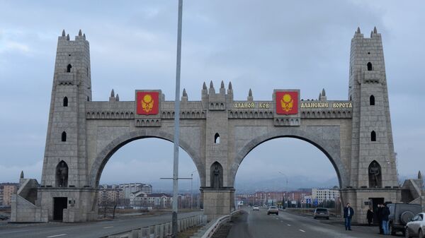 Арка Аланские ворота при въезде в город Магас. - Sputnik Аҧсны
