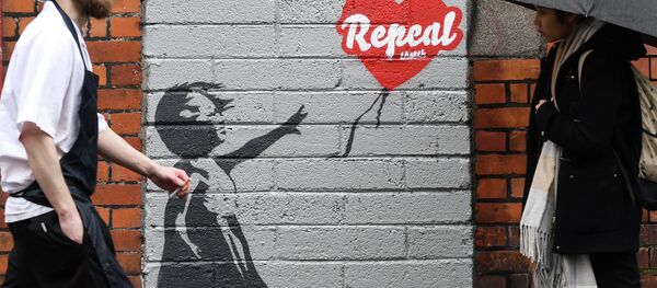 Одна из работ Бэнкси на улице Дублина - Sputnik Абхазия