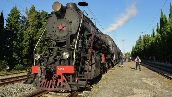 Прибытие ретро-поезда Золотой орел в Абхазию - Sputnik Аҧсны