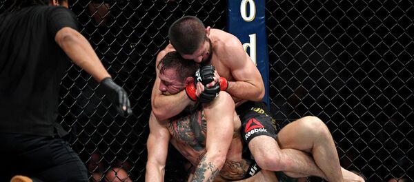 Удушающий прием в четвертом раунде Удушающий прием в четвертом раунде - Sputnik Абхазия