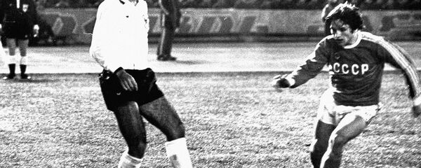 Советский футболист, полузащитник Виталий Кухинович Дараселия (1957-1982) (справа). Фото из коллекции Нино Мелия. Советский футболист, полузащитник Виталий Кухинович Дараселия (1957-1982) (справа). Фото из коллекции Нино Мелия. - Sputnik Аҧсны