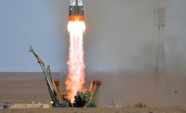 Старт ракеты-носителя Союз-ФГ с пилотируемым кораблем Союз МС-10 - Sputnik Абхазия