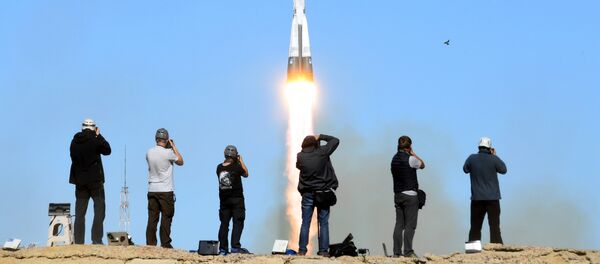 Старт ракеты-носителя Союз-ФГ с пилотируемым кораблем Союз МС-10 Старт ракеты-носителя Союз-ФГ с пилотируемым кораблем Союз МС-10 - Sputnik Абхазия